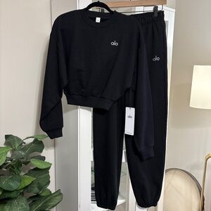ALO Yoga Accolade Set Cropped Crewneck Sweatshirt + Jogger Sweatpants XS / Small